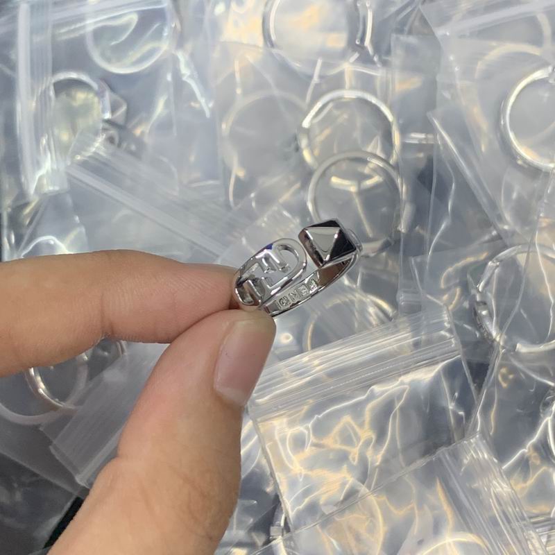 Fendi ring 01lyr15